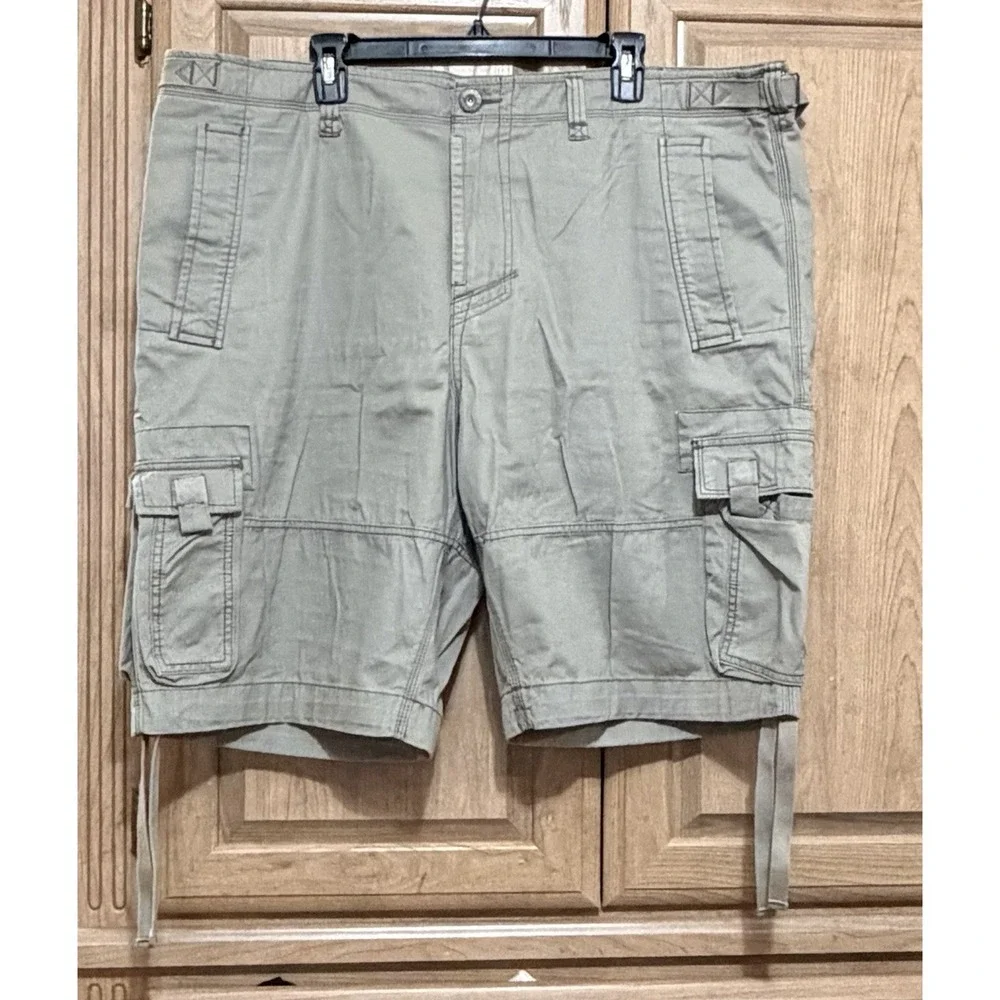 Tommy Bahama Cargo Shorts Mens 42 Khaki Utility Pockets 100% Cotton Relaxed Fit
